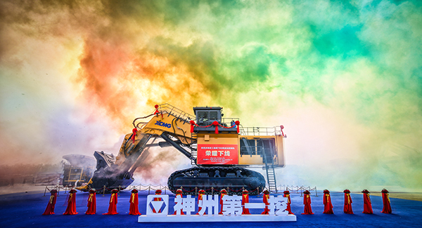 “神州第一挖”徐工700噸級液壓挖掘機(jī)下線，標(biāo)志著中國成為世界上繼德國、日本、美國后，第4個具備700噸級以上液壓挖掘機(jī)研發(fā)制造能力的國家