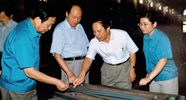 新一屆領(lǐng)導(dǎo)班子上任，掀開徐工變革發(fā)展新篇章