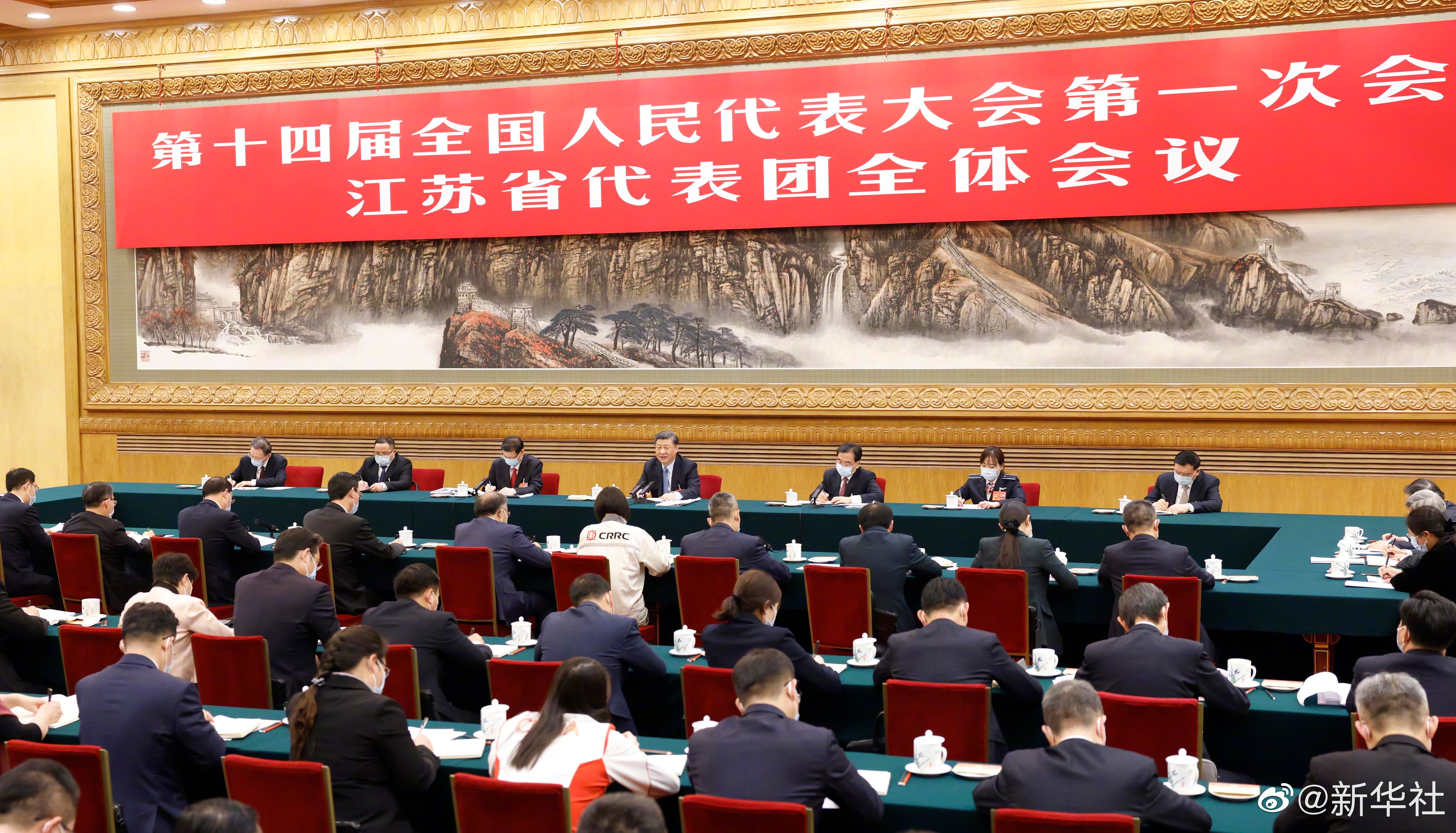 習(xí)近平總書記參加江蘇代表團(tuán)審議，現(xiàn)場聽取徐工集團(tuán)匯報發(fā)言，對徐工五年發(fā)展給予充分肯定和殷切期望