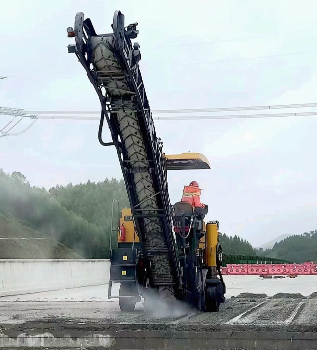 靠譜！徐工銑刨機(jī)化身“護(hù)路使者”助力巴平高速建設(shè)！