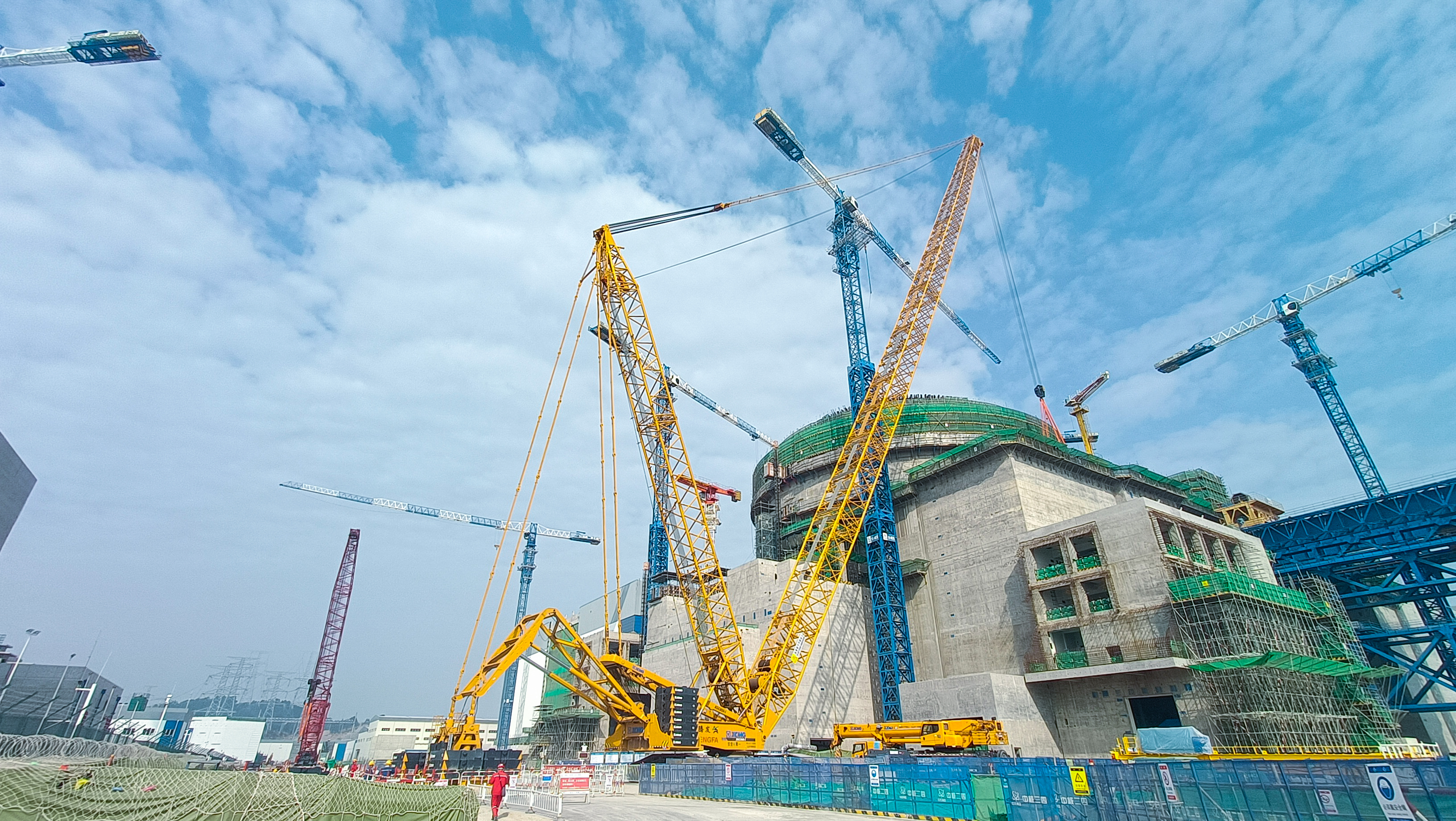 “穩(wěn)”字當(dāng)頭！徐工XGC800-I履帶起重機助建福建大型核電項目
