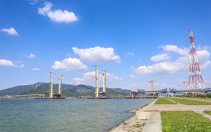 “牽手”群島！徐工塔機助力世界級跨海連島工程刷新“進度條”