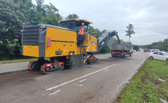 徐工成套道路機(jī)械油面施工，這次在馬來(lái)西亞！