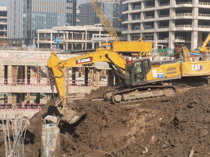 品質(zhì)+節(jié)油+高效！徐工XE335GK助建亞洲最大地下空間