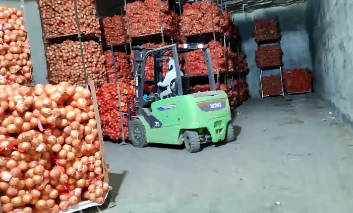 徐工鯤鵬系列新能源叉車，為食品冷庫工廠注入綠色動能