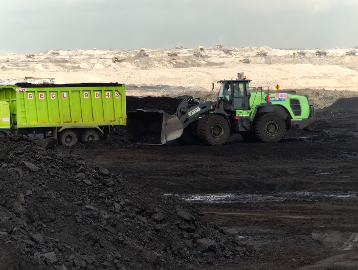 徐工XC9108-EV純電動(dòng)裝載機(jī)助力海島露天煤礦高效綠色運(yùn)營
