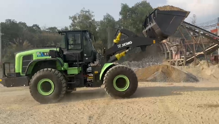 徐工純電動(dòng)裝載機(jī)助力越南砂石料場(chǎng)，開啟綠色施工新紀(jì)元