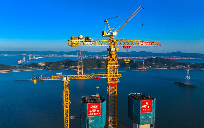 246.3米封頂！這座世界級跨海大橋“徐工造”