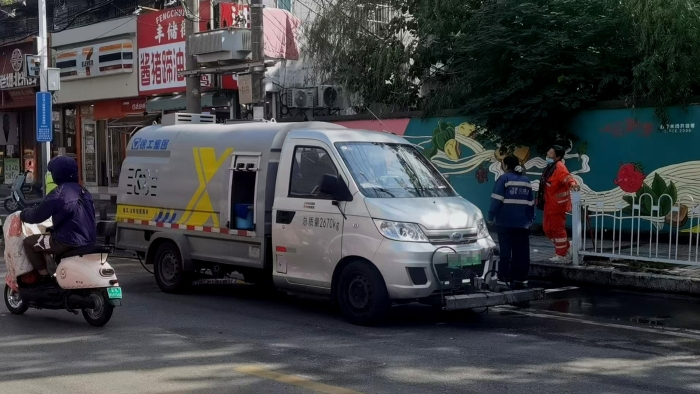 徐州這條網(wǎng)紅巷的“臉面”，竟被這臺車承包了？！