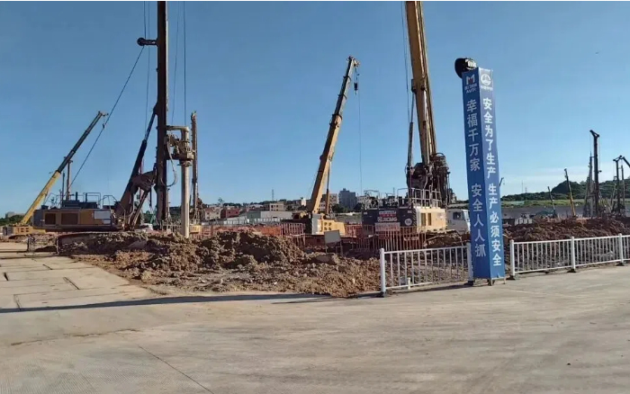 粘土 + 花崗巖地層 “攔路虎”？徐工 XR320E 旋挖鉆機(jī)高效破解助廈門(mén)軌交