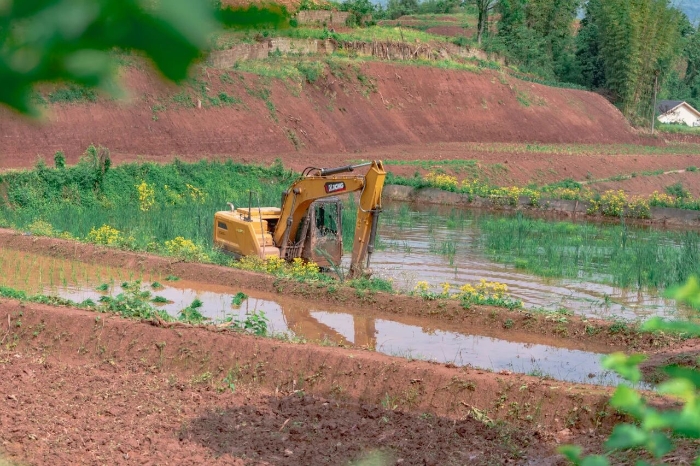 建設(shè)“巴渝糧倉(cāng)”，徐工挖機(jī)我在行（háng）！