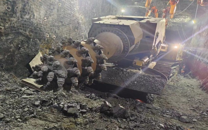 掘進(jìn)磷礦！徐工XTR7/360掘進(jìn)機(jī)點(diǎn)磷成金