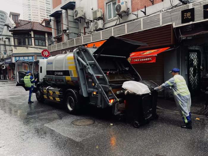 南京東路人流如織垃圾多？徐工XGH5120ZYSXBEV：輕松搞定！
