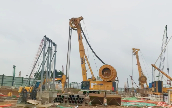 徐工 XTC120 雙輪銑，攻克機(jī)場(chǎng)隧道復(fù)雜地質(zhì)！