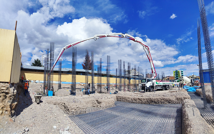 XS37泵車(chē)助建秘魯廠房