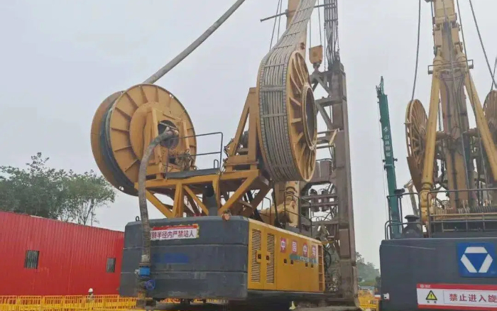 地質(zhì)無難題！徐工雙輪銑槽機(jī)助力區(qū)域基建按下 “加速鍵”