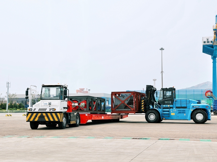 千里之外“秀操作”！徐工遠控港機集群carry全場